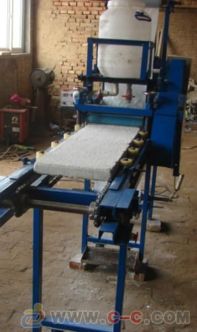 珍珠巖防火門(mén)芯板粘布機(jī)優(yōu)缺點(diǎn)淺析